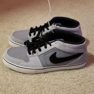 Brand new Nike Ruckus shoes with no tags
